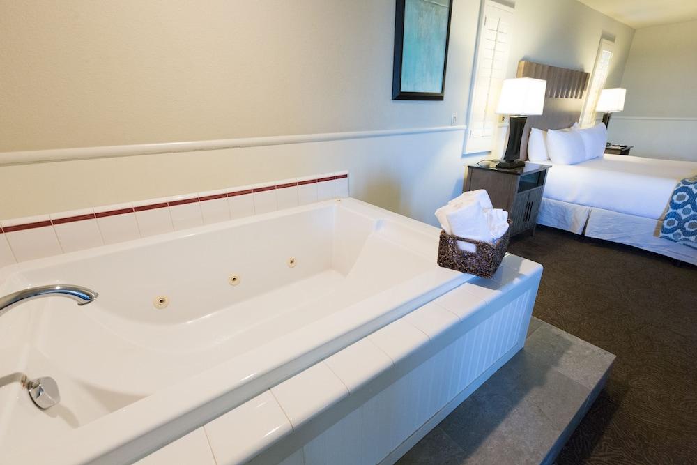 Cambria Landing Inn And Suites Экстерьер фото