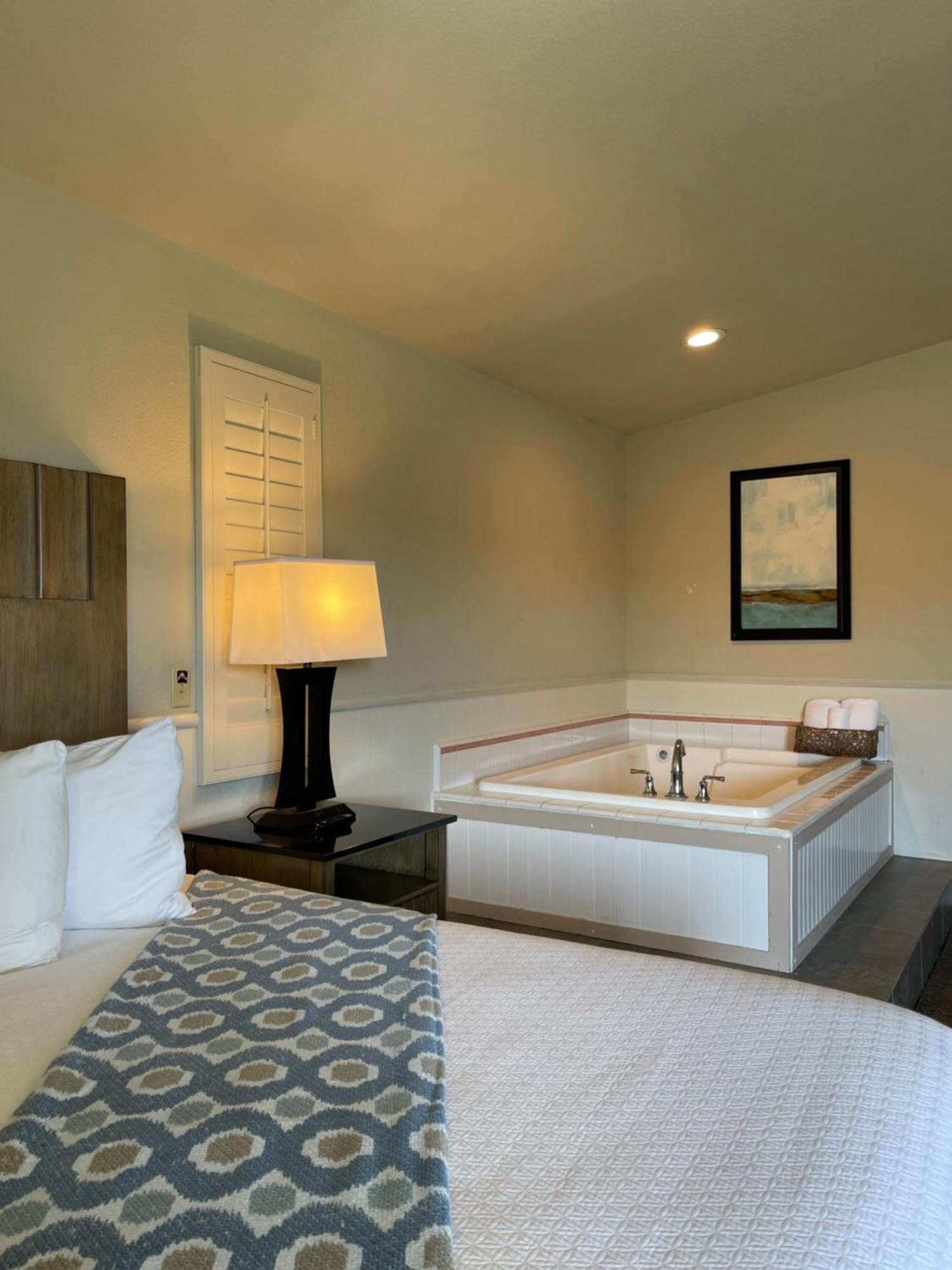 Cambria Landing Inn And Suites Экстерьер фото