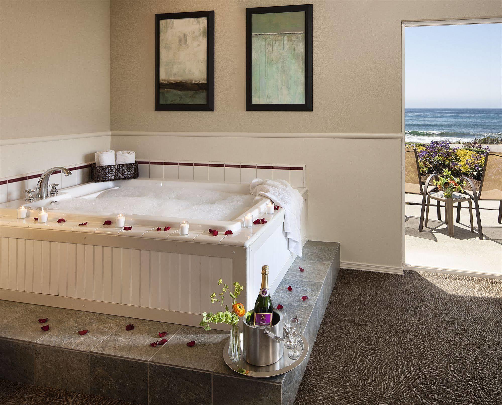 Cambria Landing Inn And Suites Экстерьер фото