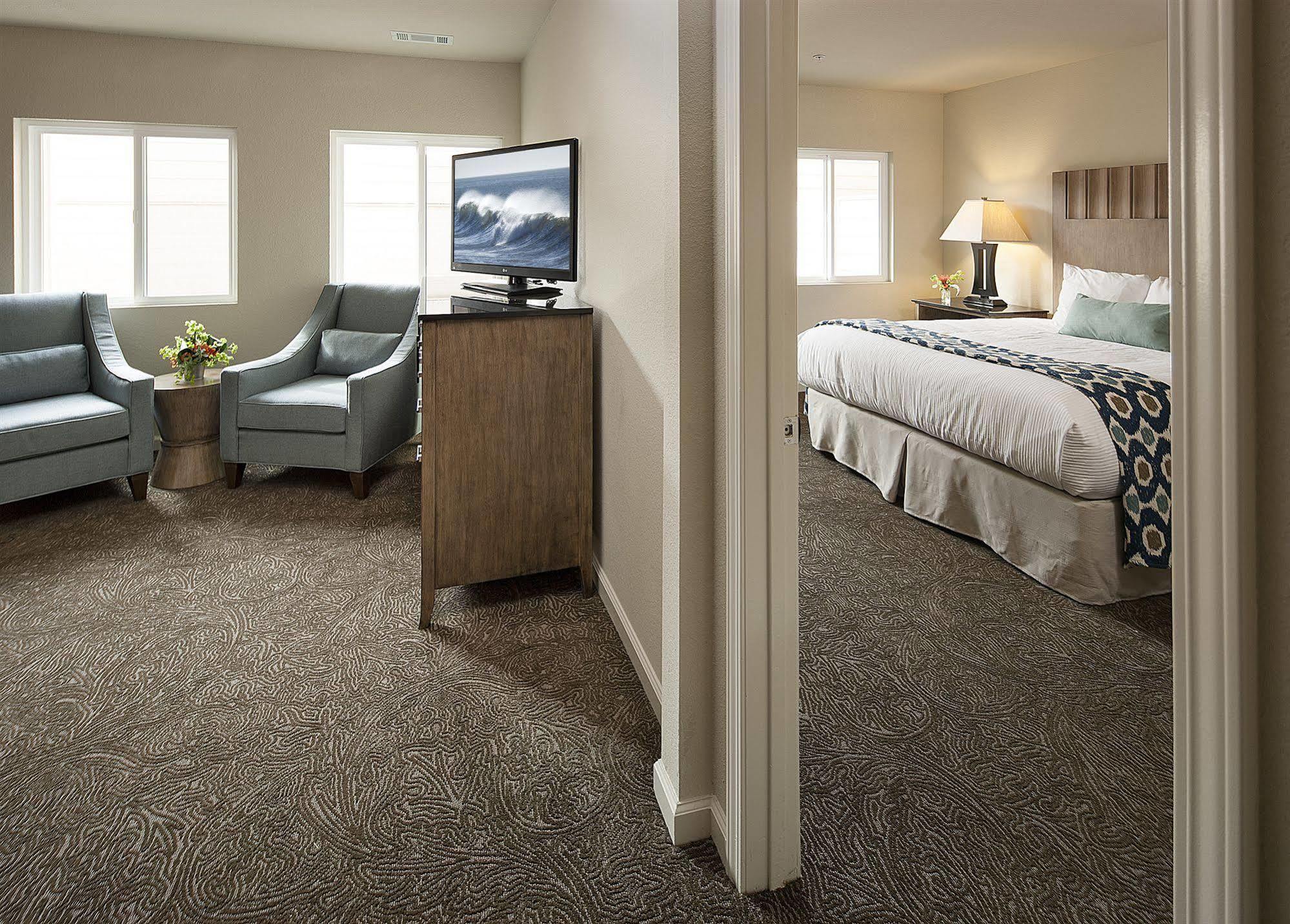 Cambria Landing Inn And Suites Экстерьер фото